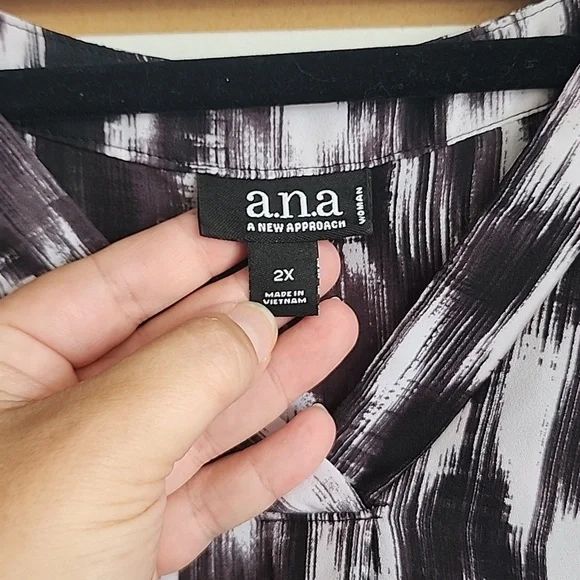 A.n.a. hi-lo top 2x - Picture 2 of 3